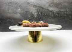 Beyaz Mermer Pasta Standı Gold Ayak