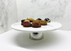 Beyaz Mermer Pasta Standı Gümüş Ayak