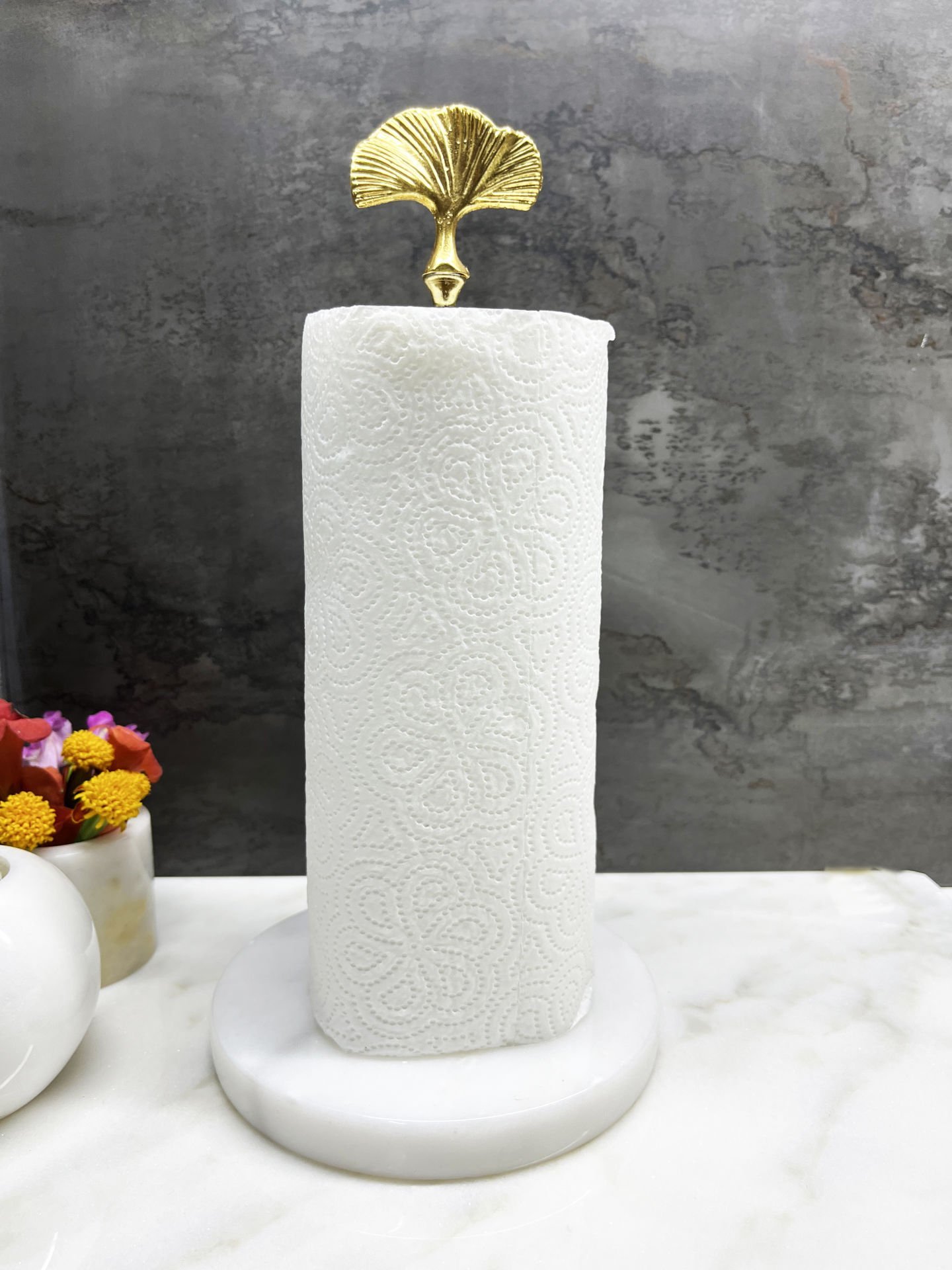 Beyaz Mermer Çubuklu Havluluk Gold Gingko
