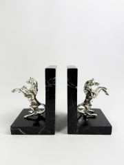 Siyah Mermer Kitap Tutucu Gümüş At Objeli