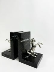 Siyah Mermer Kitap Tutucu Gümüş At Objeli