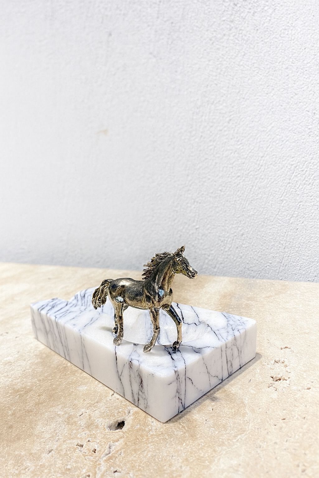 Doğal mermer puro küllüğü Gümüş at objeli