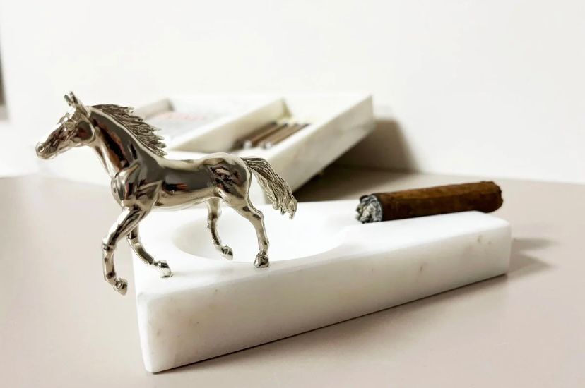 Doğal beyaz mermer puro küllük GÜMÜŞ at objeli