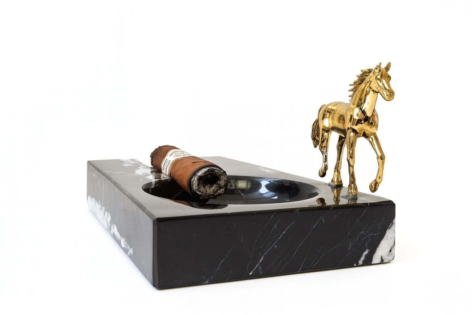 Doğal siyah puro GOLD at figürlü