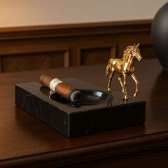 Doğal siyah puro GOLD at figürlü