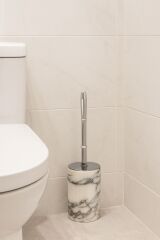 Menekşe Mermer Tuvalet Fırçası – Şık ve Gümüş Banyo Aksesuarı