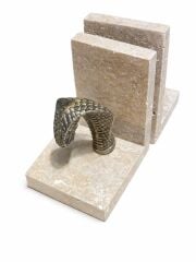 Doğal Traverten Yılan Detaylı Dekoratif Kitap Tutucu