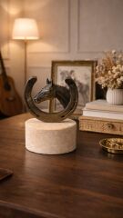 At Figürlü Nal Dekor – Mermer Tabanlı Premium Biblo